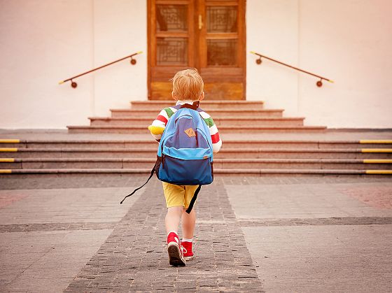 Un bambino su tre è minacciato da povertà e rischio climatico