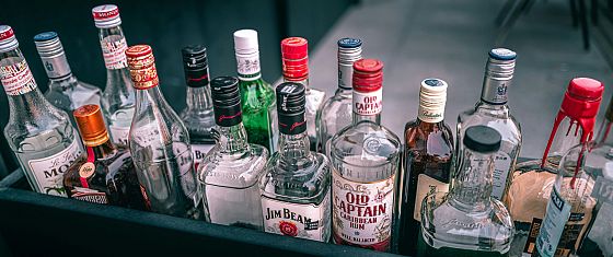 Alcol e zuccheri, l’Oms rilancia sulle tasse: una leva per salute e sostenibilità