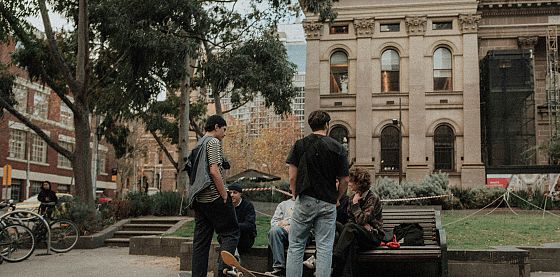 Futuro incerto per un/una adolescente su tre; in periferia pessimismo al 43%