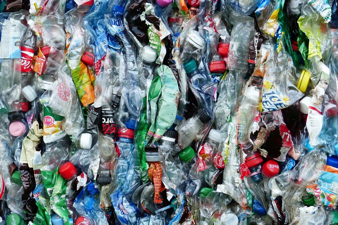 Wwf: l’inquinamento da plastica costa 3.700 miliardi di dollari l’anno