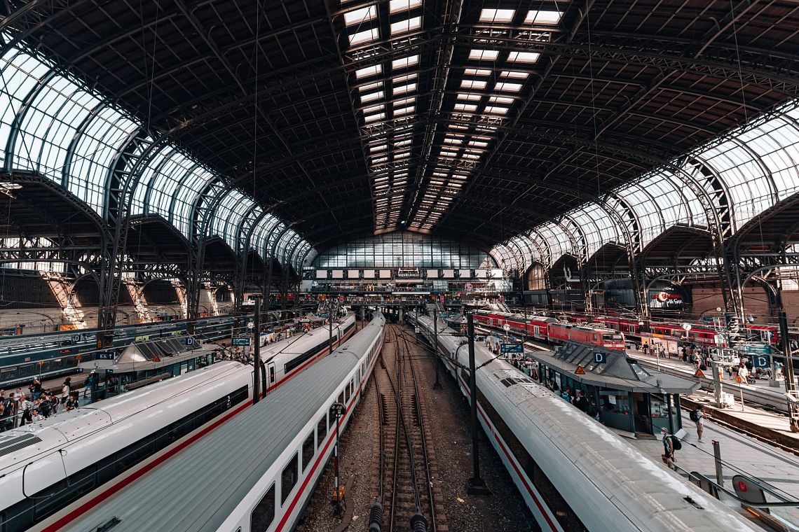 Voli più economici dei treni: un paradosso secondo Greenpeace