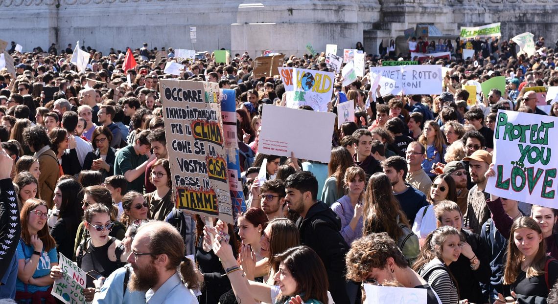 Ecco i giovani dalle piazze italiane dello sciopero mondiale per il clima