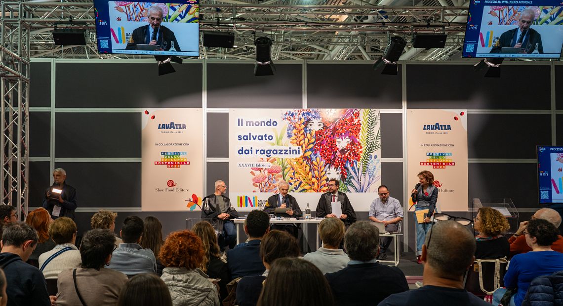 L’intelligenza artificiale assolta al Salone del Libro: “Ora imputati gli esseri umani”