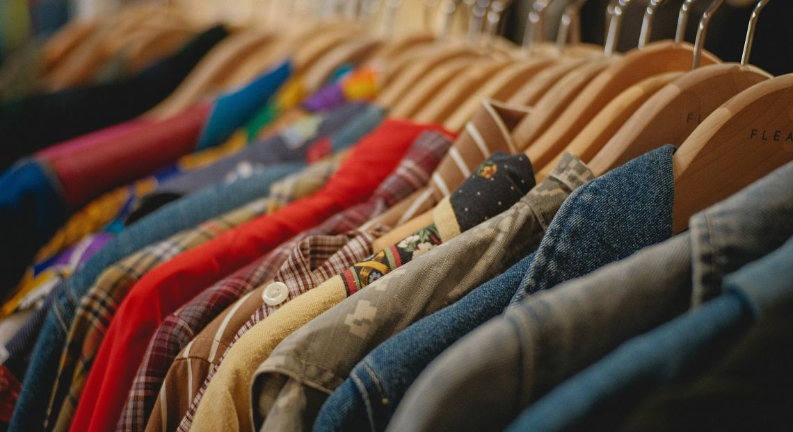 Cresce la moda usata, dal 2026 stop alla distruzione degli invenduti