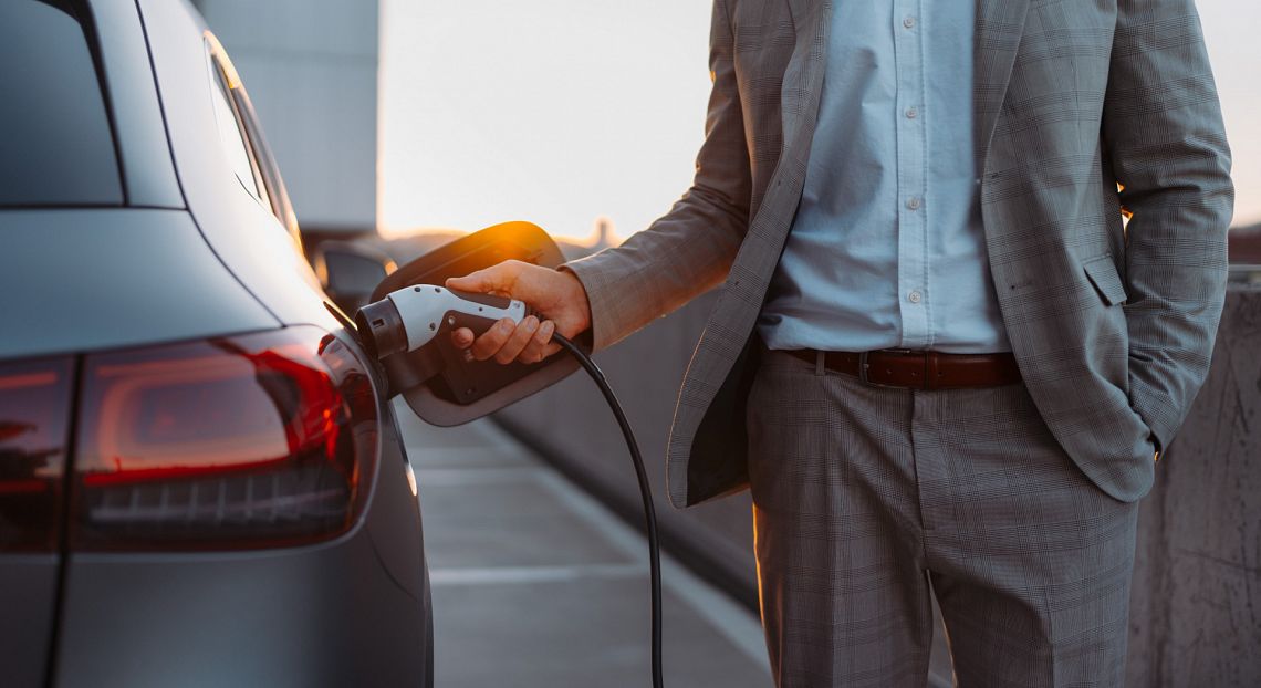 Iea: entro il 2030 attesa la parità dei prezzi fra auto elettriche e a benzina