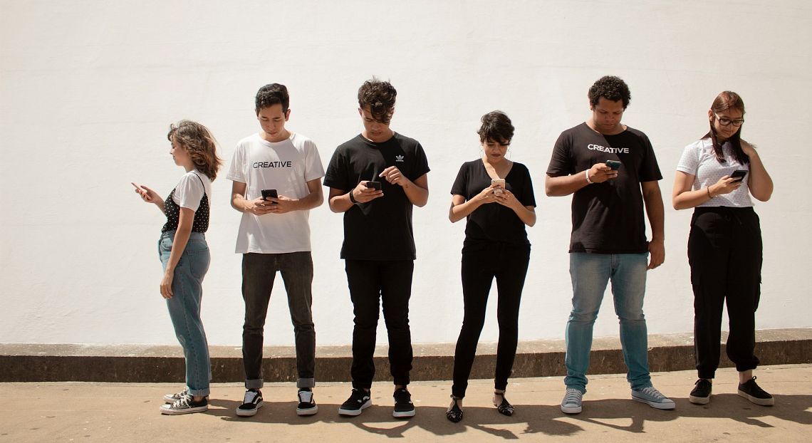 Aumenta l’attenzione sugli effetti che gli smartphone possono avere sui ragazzi