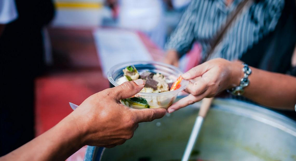 Allarme povertà alimentare: il cibo diventa un lusso per milioni di italiani