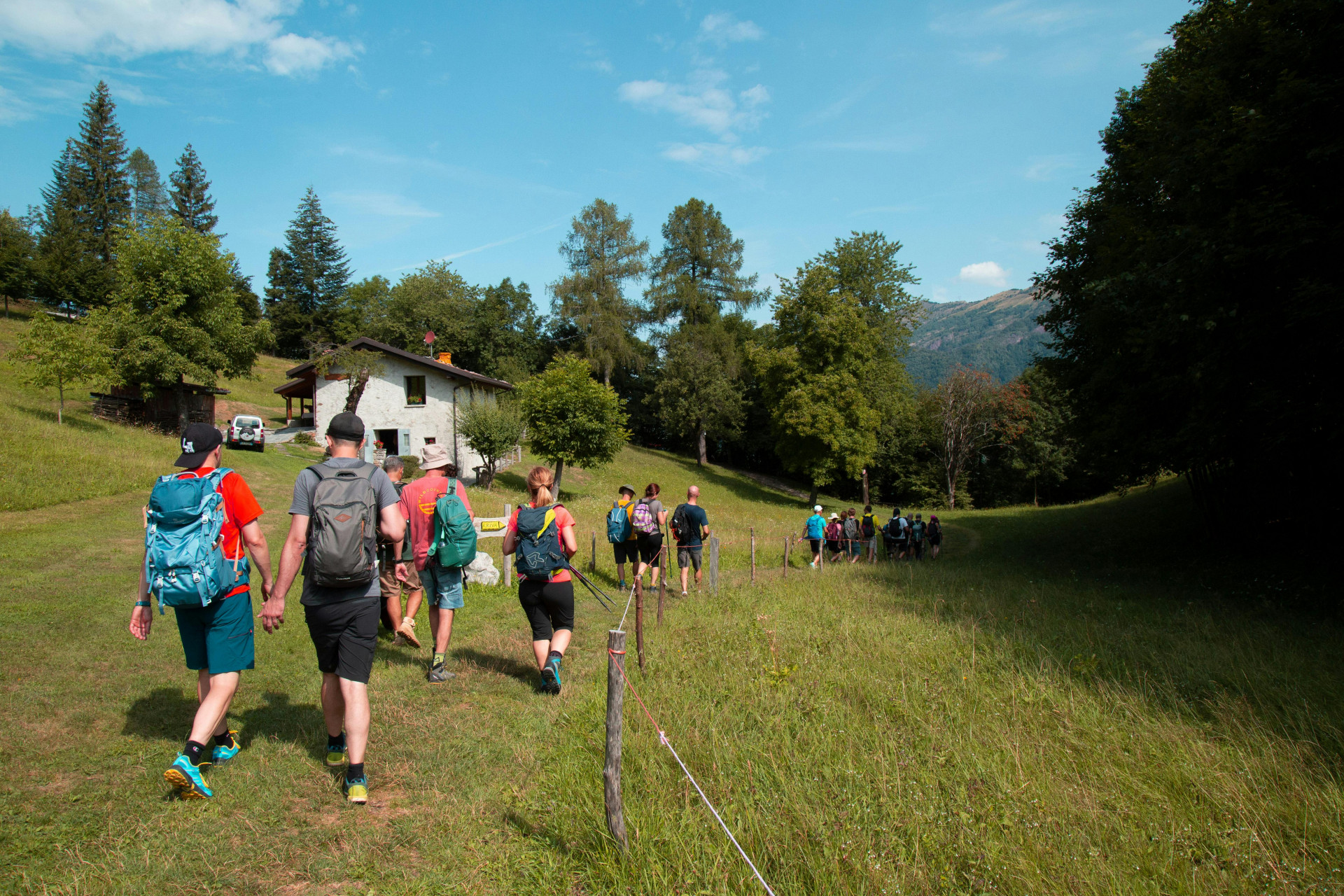 Dieci passi sostenibili per camminare in montagna: un decalogo per tutte e tutti